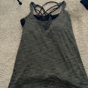 Lululemon workout top‎